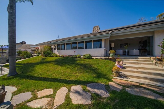 166 Alviso Dr, Camarillo, CA 93010 - rear view of property featuring a yard and stucco siding