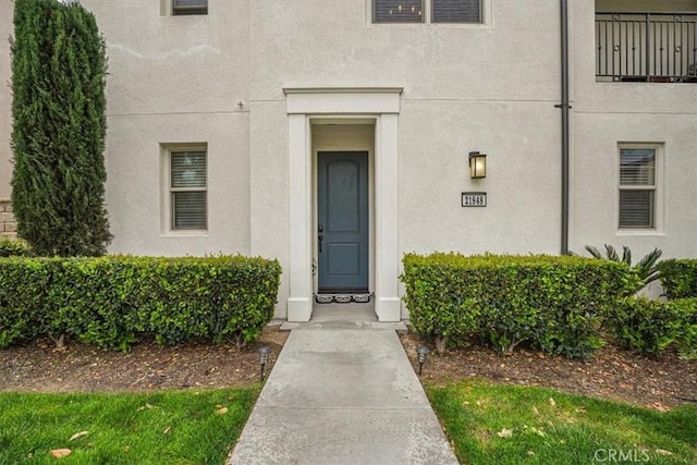 entrance to property with stucco siding