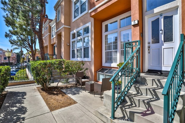 view of exterior entry with stucco siding