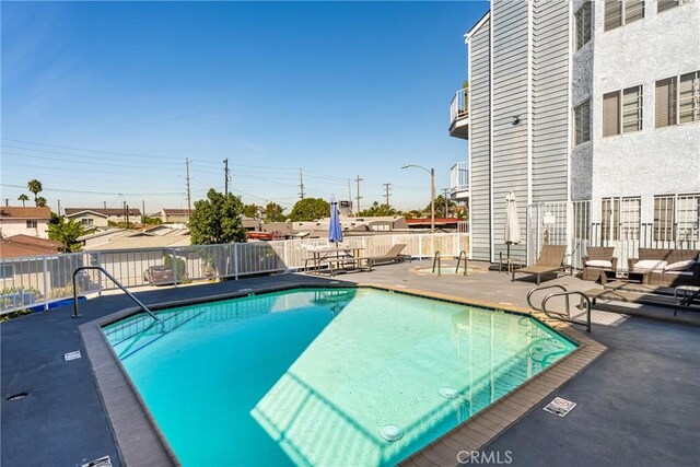 1100 Euclid Ave Unit 103, Long Beach, CA 90804 - community pool featuring fence and a patio