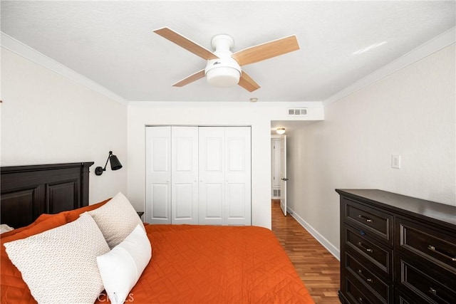 1100 Euclid Ave Unit 103, Long Beach, CA 90804 - bedroom with wood finished floors, crown molding, a closet, a ceiling fan, and baseboards