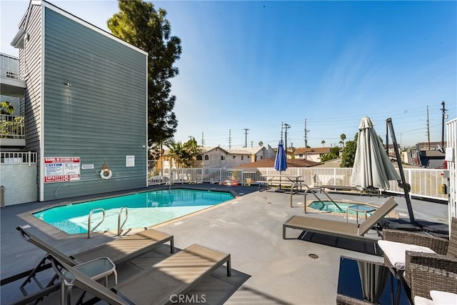 1100 Euclid Ave Unit 103, Long Beach, CA 90804 - community pool with a fenced backyard and a patio area