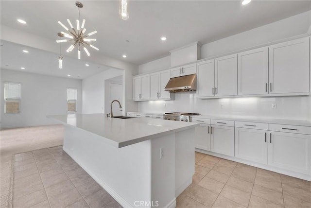 2575 Sierra Bella Dr, Corona, CA 92882 - kitchen featuring an inviting chandelier, a sink, under cabinet range hood, white cabinetry, and range