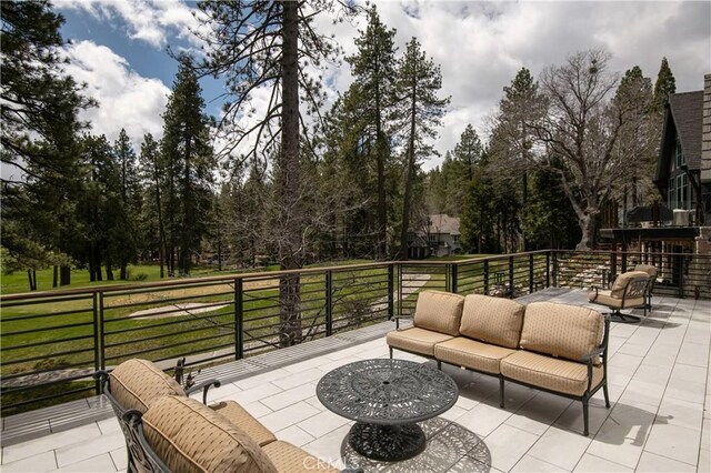 729 Brentwood Dr, Lake Arrowhead, CA 92352 - view of patio featuring an outdoor hangout area