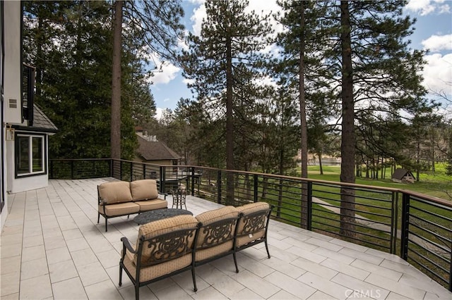 729 Brentwood Dr, Lake Arrowhead, CA 92352 - view of patio / terrace with an outdoor hangout area
