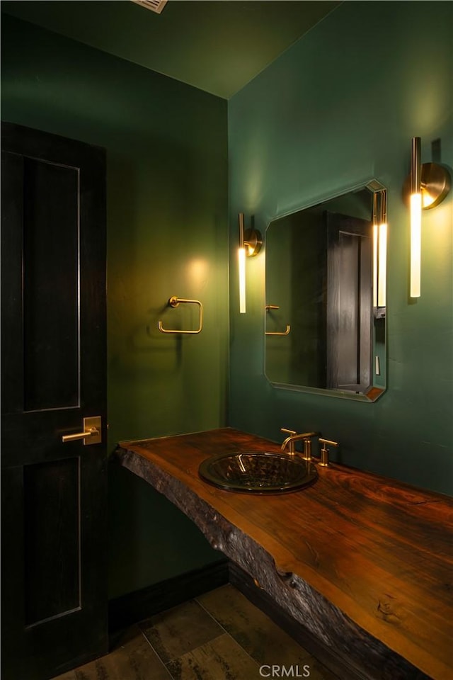729 Brentwood Dr, Lake Arrowhead, CA 92352 - bathroom featuring a sink