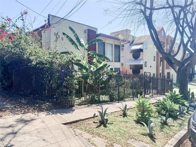 636 Robinson St, Los Angeles, CA 90026 - photo 2