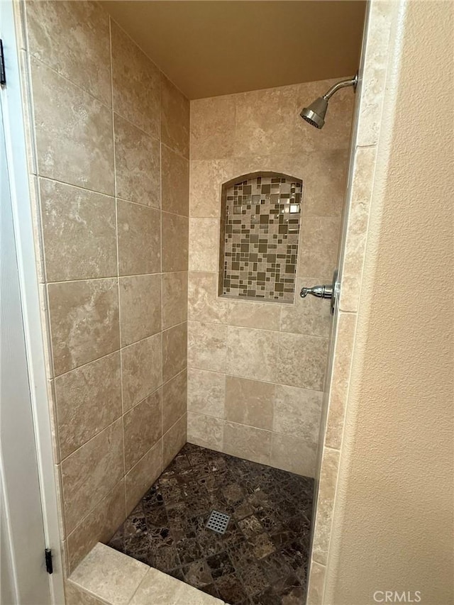 full bath featuring tiled shower