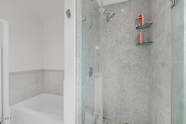 625 S Orange Grove Blvd Unit 3, Pasadena, CA 91105 - full bath with a shower stall and a garden tub