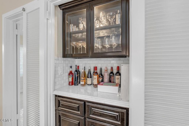 625 S Orange Grove Blvd Unit 3, Pasadena, CA 91105 - bar featuring a bar and backsplash