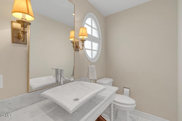 625 S Orange Grove Blvd Unit 3, Pasadena, CA 91105 - bathroom featuring a sink, toilet, and baseboards