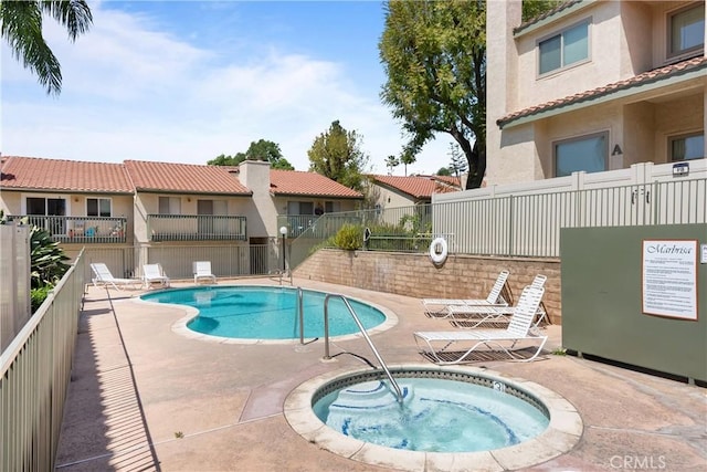 87 Tennessee St Unit C, Redlands, CA 92373 - community pool with a hot tub and a patio area