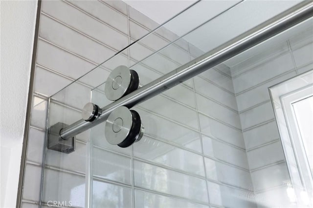 44 Edenbrook, Irvine, CA 92620 - interior details with tiled shower