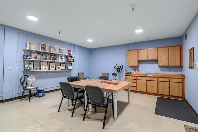 dining area featuring visible vents, baseboards, and recessed lighting