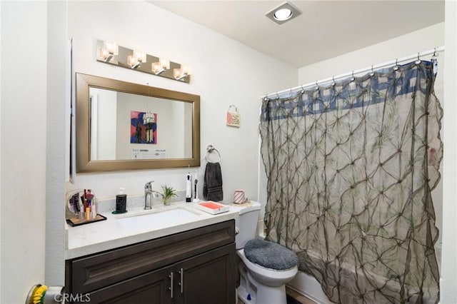 bathroom featuring shower / tub combo with curtain, vanity, and toilet