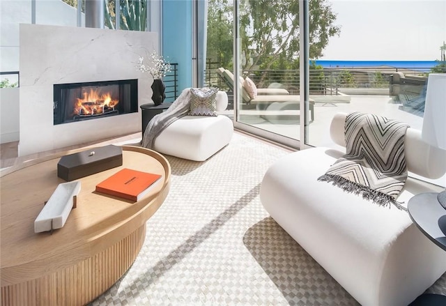 468 Ashton Dr, Laguna Beach, CA 92651 - sitting room with a high end fireplace