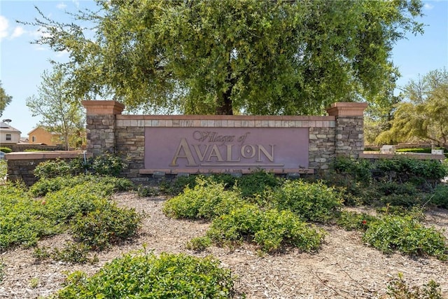 view of community / neighborhood sign