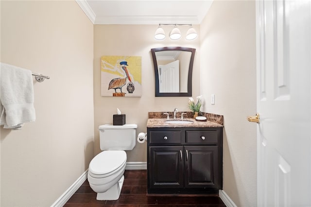1525 Elegante Ct, Corona, CA 92882 - bathroom with crown molding, wood finished floors, toilet, vanity, and baseboards