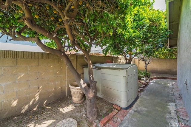 7041 Heil Ave, Huntington Beach, CA 92647 - details featuring a fenced backyard