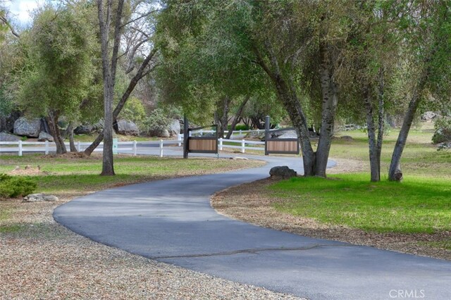 40957 Shandee Ln, Ahwahnee, CA 93601 - view of property's community featuring a yard and fence