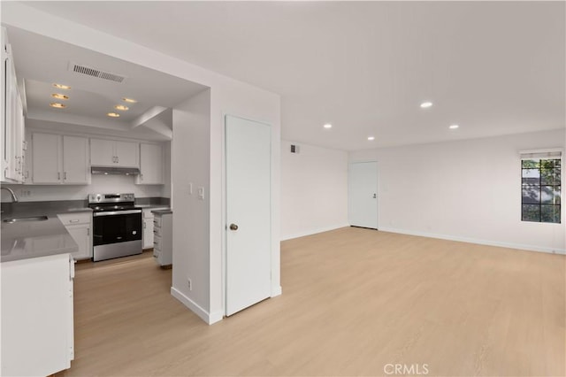 1651 S Juniper Unit 217, Escondido, CA 92025 - kitchen with stainless steel electric stove, a sink, under cabinet range hood, light wood-type flooring, and recessed lighting