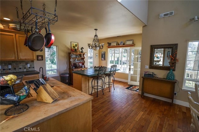 14134 Serpentine Farm Ln, Grass Valley, CA 95949 - kitchen with a chandelier, a wealth of natural light, visible vents, and dark wood-style floors