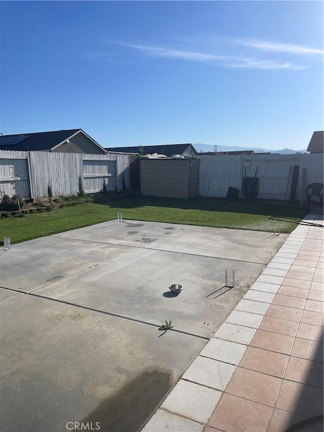 8510 Delcon Dr, Bakersfield, CA 93307 - photo 12