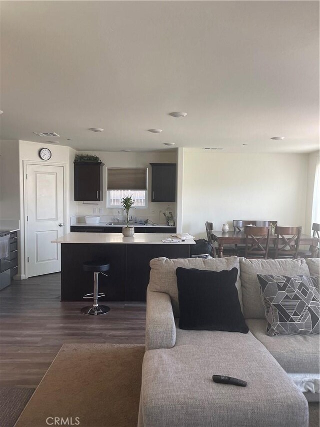 8510 Delcon Dr, Bakersfield, CA 93307 - photo 6