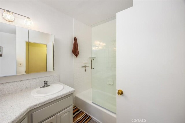 30993 Palo Alto Dr, Redlands, CA 92373 - full bathroom featuring vanity and washtub / shower combination