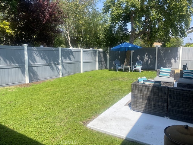 view of yard with a patio area, outdoor lounge area, and a fenced backyard