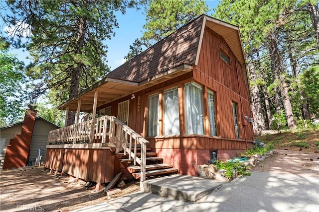 31867 Wagon Wheel Dr, Running Springs, CA 92382 - view of front facade featuring a gambrel roof and roof with shingles