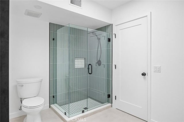 bathroom with visible vents, baseboards, toilet, and a shower stall