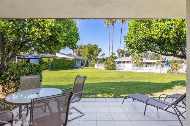 1910 Grand Bahama Dr E, Palm Springs, CA 92264 - view of patio / terrace featuring outdoor dining area