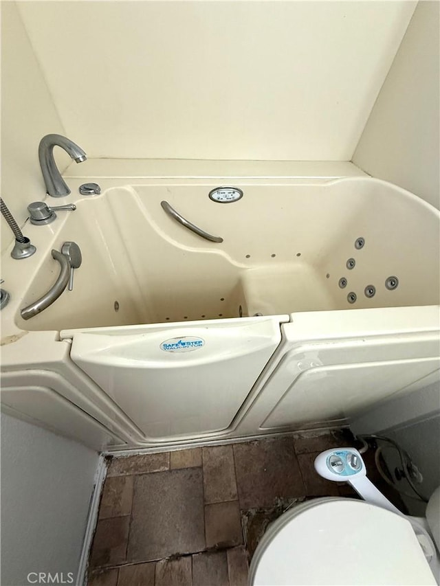 72183 Sunnyvale Dr Unit 29, Palms, CA 92277 - full bath featuring a tub with jets and toilet