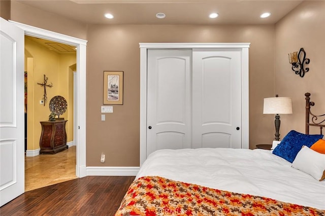 20711 Canyon Rd, Los Banos, CA 93635 - bedroom featuring recessed lighting, dark wood finished floors, a closet, and baseboards