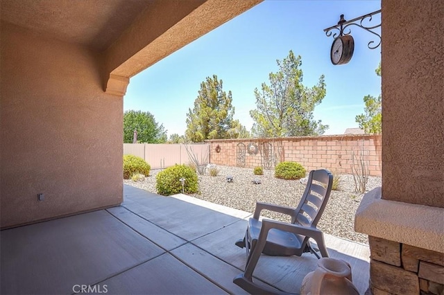 19472 Crystal Springs Ln, Apple Valley, CA 92308 - fenced backyard featuring a patio area