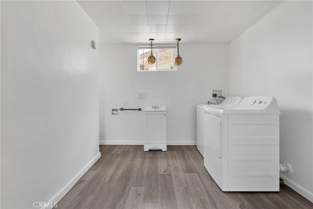 17637 Sultana St, Hesperia, CA 92345 - laundry area with wood finished floors, a sink, baseboards, and washer and clothes dryer