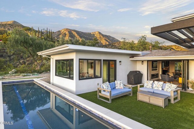 1417 Foothill Rd, Ojai, CA 93023 - rear view of property with a mountain view, an outdoor hangout area, an outdoor pool, stucco siding, and a yard