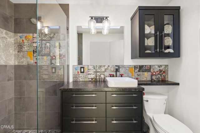 1417 Foothill Rd, Ojai, CA 93023 - bathroom featuring vanity, toilet, a tile shower, and decorative backsplash