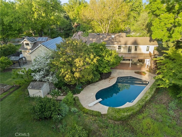 15 Quadra Ct, Chico, CA 95928 - outdoor pool featuring a diving board and an outbuilding