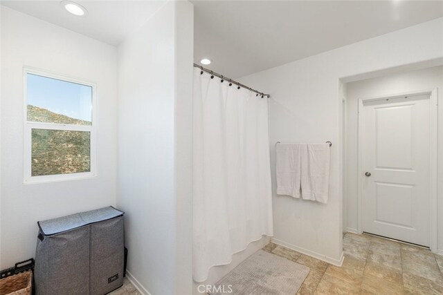 full bathroom with a shower with curtain, baseboards, and recessed lighting