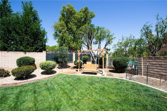 view of yard featuring a fenced backyard