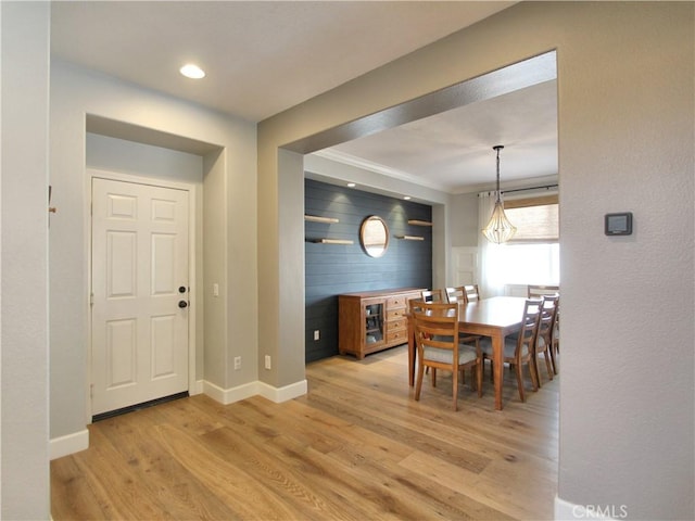 dining area with crown molding, light wood-style flooring, recessed lighting, and baseboards