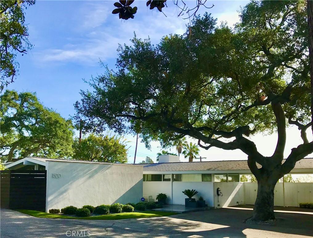 exterior space featuring fence
