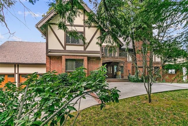 27990 Peninsula Dr N, Lake Arrowhead, CA 92352 - tudor home featuring brick siding, stucco siding, and a balcony