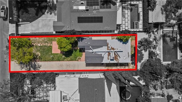 5025 Noble Ave, Sherman Oaks, CA 91403 - aerial overview of property's location with property parcel outlined