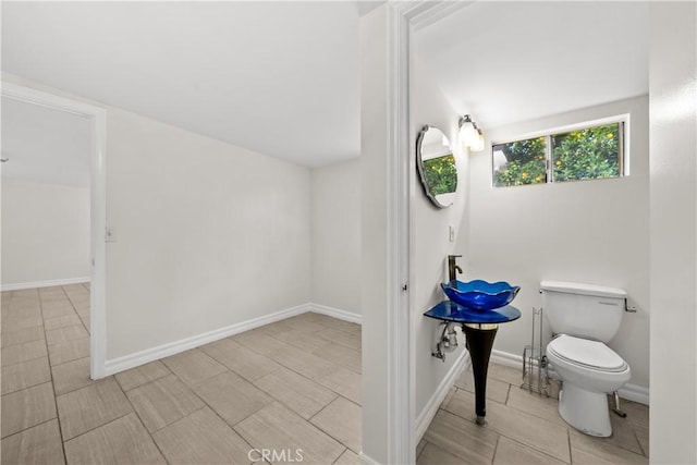 5025 Noble Ave, Sherman Oaks, CA 91403 - bathroom with toilet and baseboards