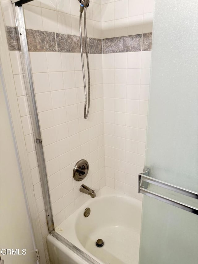 bathroom with enclosed tub / shower combo