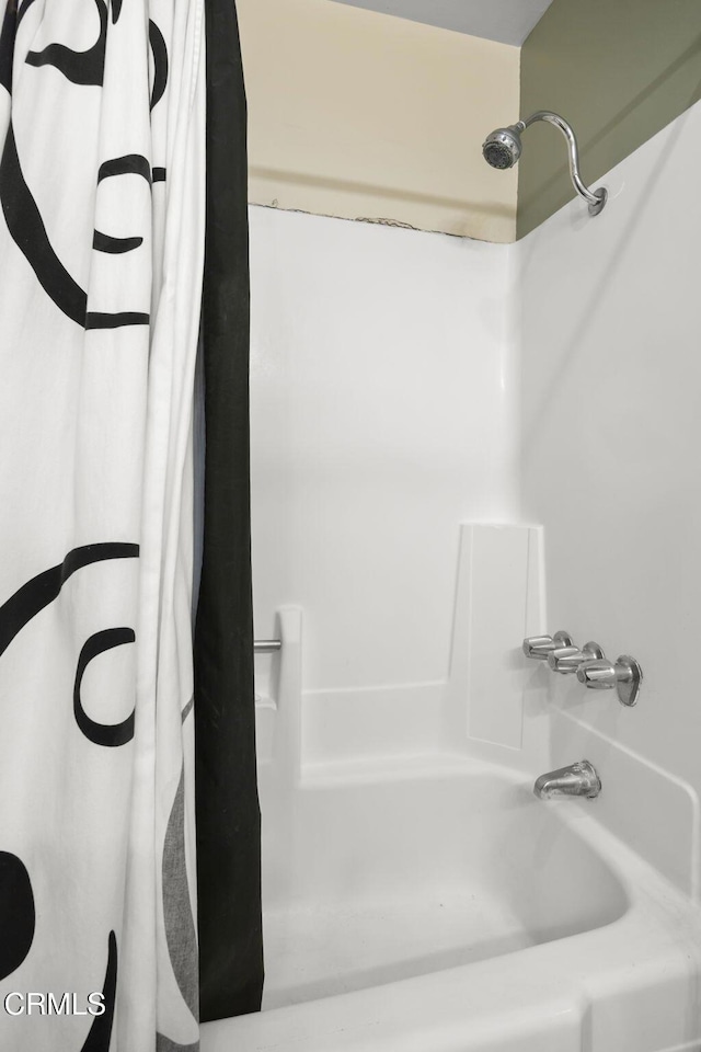 bathroom featuring shower / tub combo with curtain