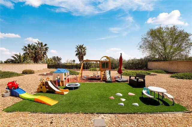 40824 Cobblestone Ct, Palmdale, CA 93551 - view of playground